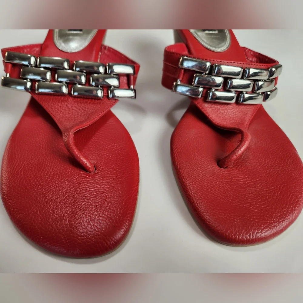 WHBM Red Leather Heavy Chain Accent Wedge Thong Sandals Size 10M